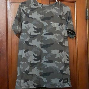 Men’s American Eagle tee